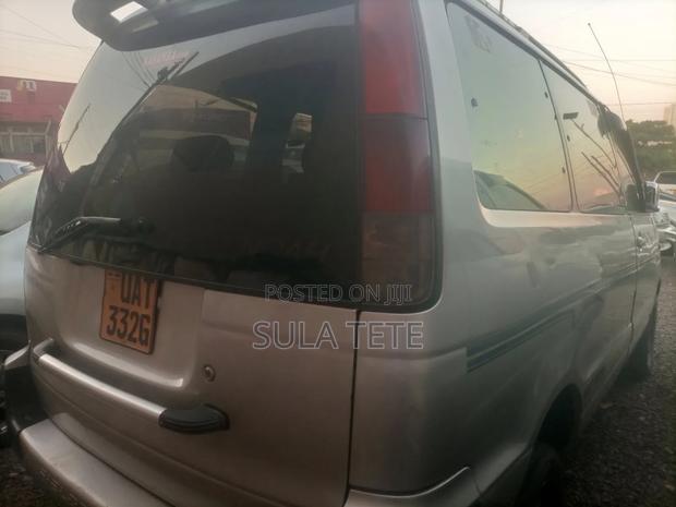 Toyota Noah 2002 Silver