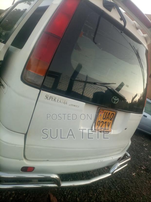 Toyota Noah 2002 White