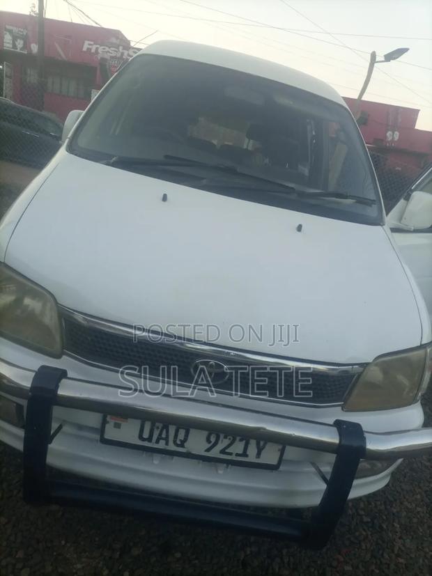 Toyota Noah 2002 White