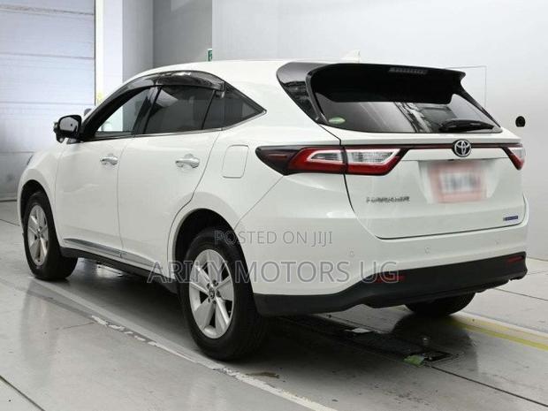 Toyota Harrier 2.0 4WD 2018 White