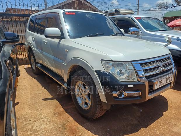 Mitsubishi Pajero 2010 White