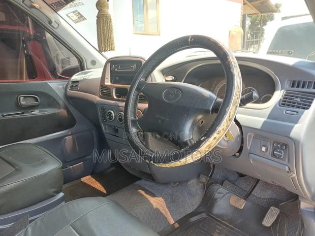 Toyota Noah 2001 White