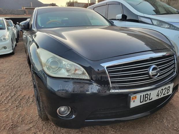 Nissan Fuga 2012 Black