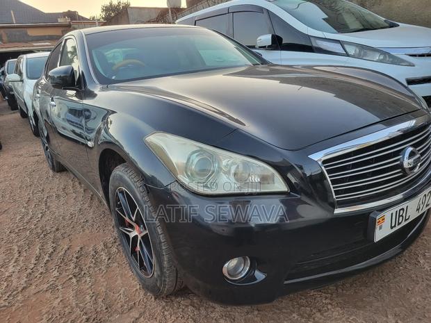Nissan Fuga 2012 Black