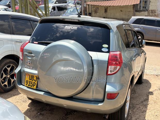 Toyota RAV4 2.4 2008 Green