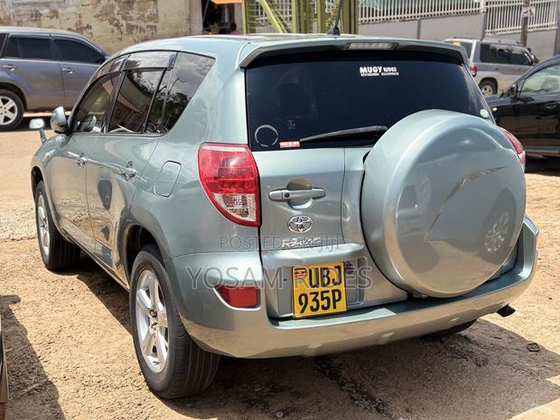Toyota RAV4 2.4 2008 Green