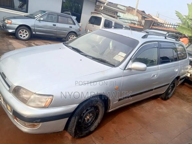 Toyota Caldina E 1998 Silver
