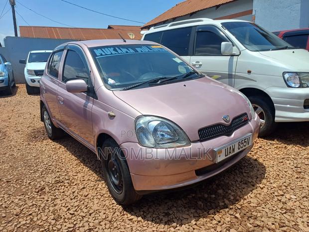 Toyota Vitz 2001 Pink