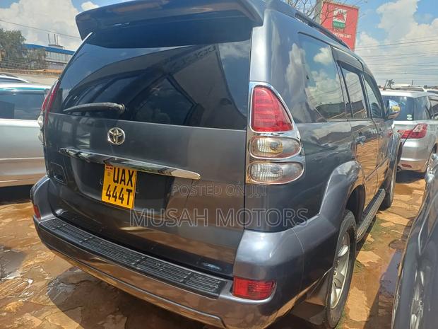 Toyota Land Cruiser Prado 2.7 5dr 2004 Gray