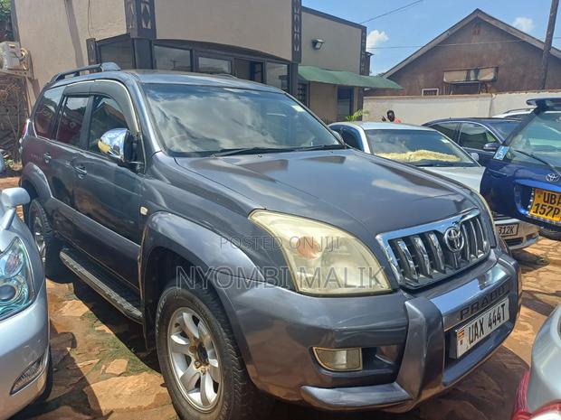 Toyota Land Cruiser Prado 2.7 5dr 2004 Gray