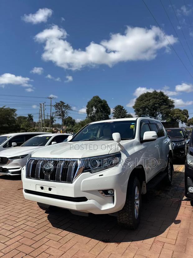 Toyota Land Cruiser Prado 2018 White