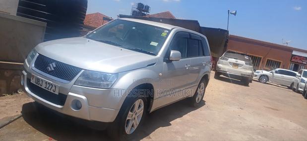Suzuki Escudo 2009 Silver