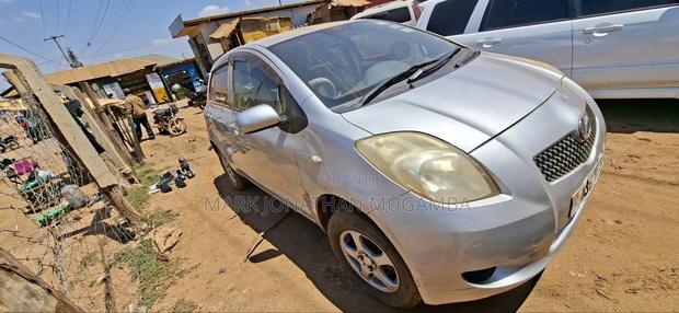 Toyota Vitz 2010 Silver