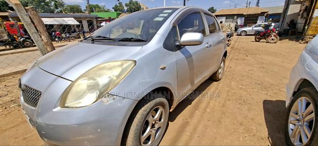 Toyota Vitz 2010 Silver