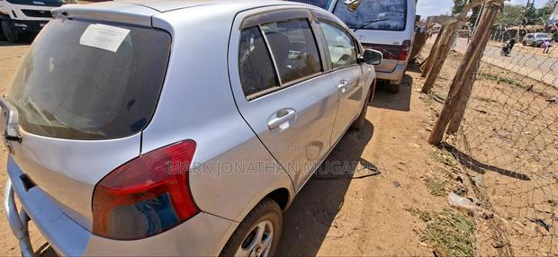 Toyota Vitz 2010 Silver