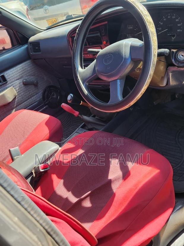 Toyota Hilux 2000 Gray
