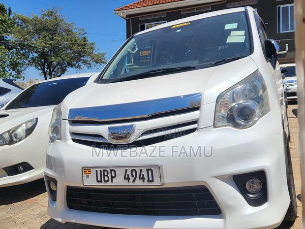 Toyota Noah 2011 White
