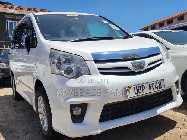 Toyota Noah 2011 White