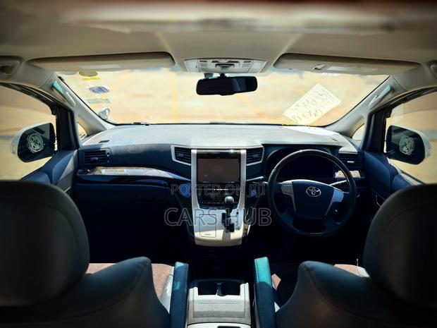Toyota Alphard 2.4 Petrol AWD 2013 White