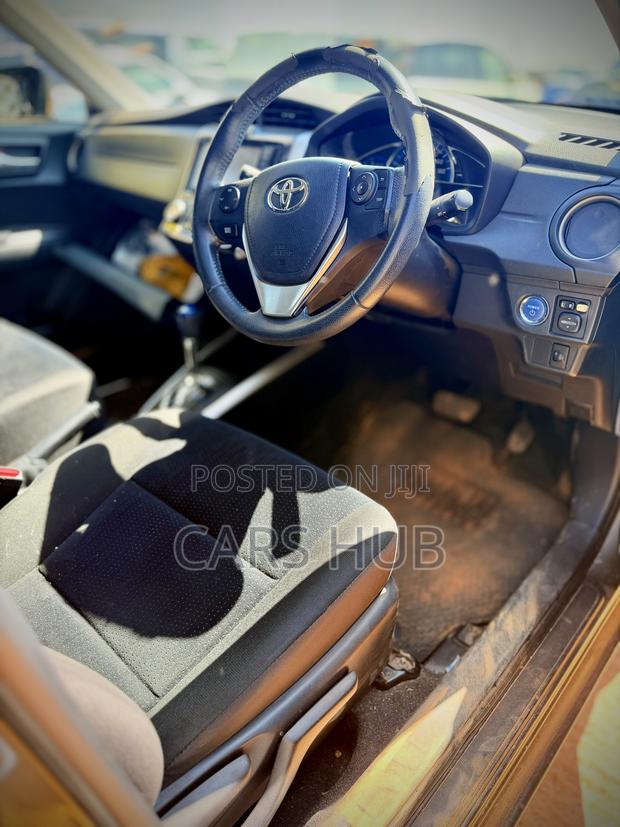 Toyota Corolla Fielder 1.5 Hybrid FWD 2014 Brown