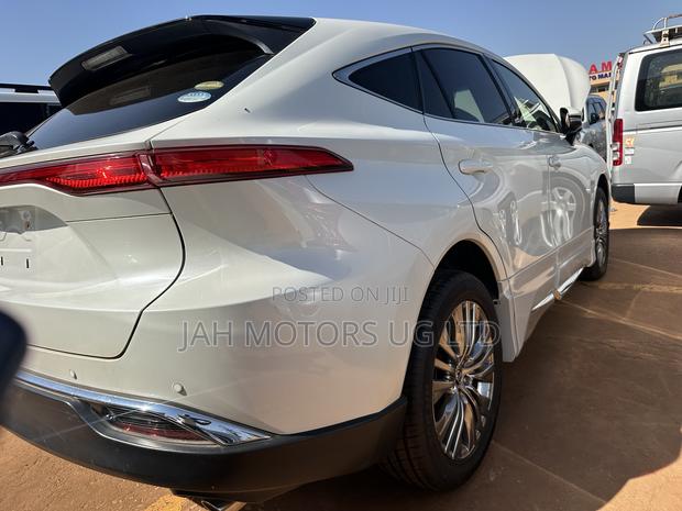 Toyota Harrier 2.0 2021 White