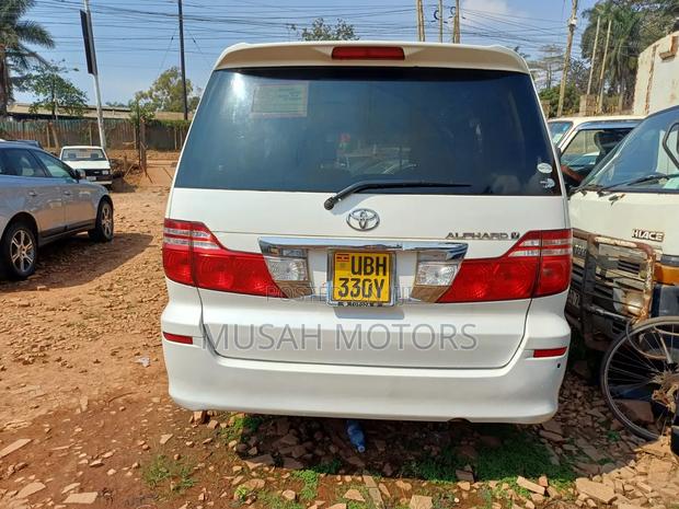 Toyota Alphard 2.4 Petrol FWD 2006 Pearl