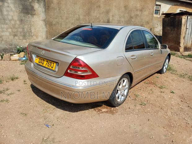 Mercedes-Benz C200 2004 Gold