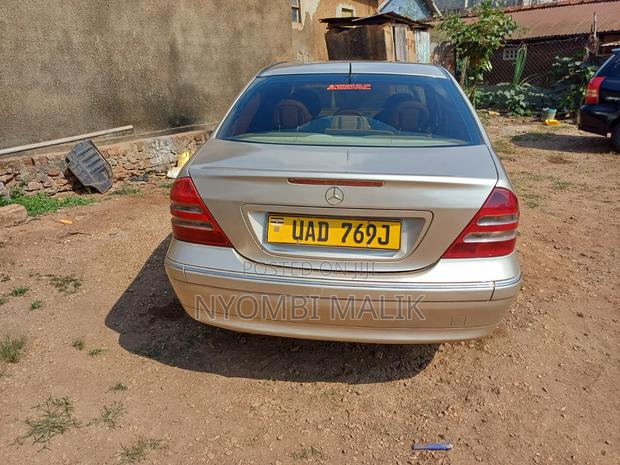 Mercedes-Benz C200 2004 Gold