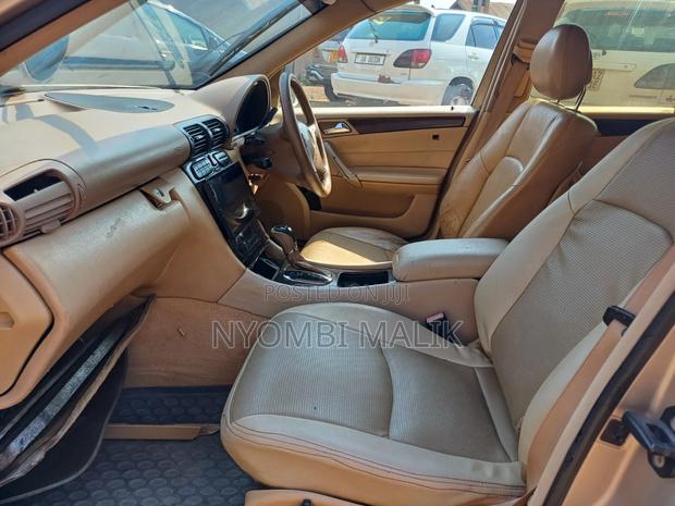 Mercedes-Benz C200 2004 Gold
