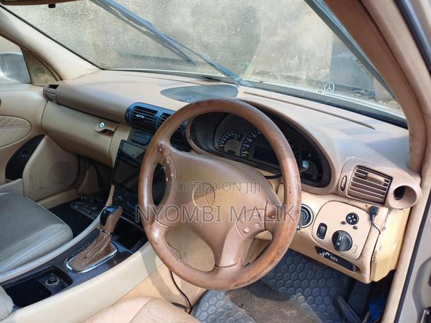 Mercedes-Benz C200 2004 Gold