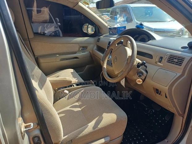Toyota Raum 1.5 FWD 2006 Gold