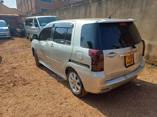 Toyota Raum 1.5 FWD 2006 Gold