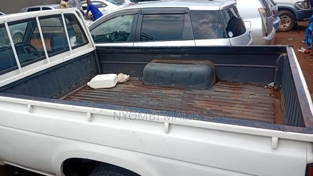Nissan Pick-Up 1994 White
