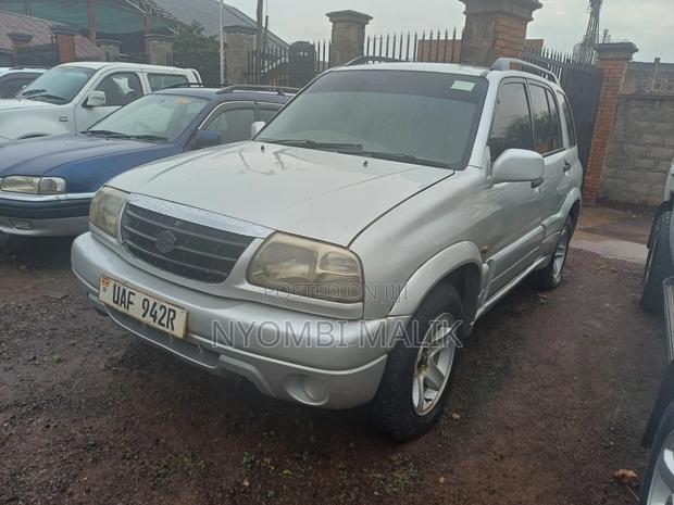 Suzuki Escudo 1996 Silver