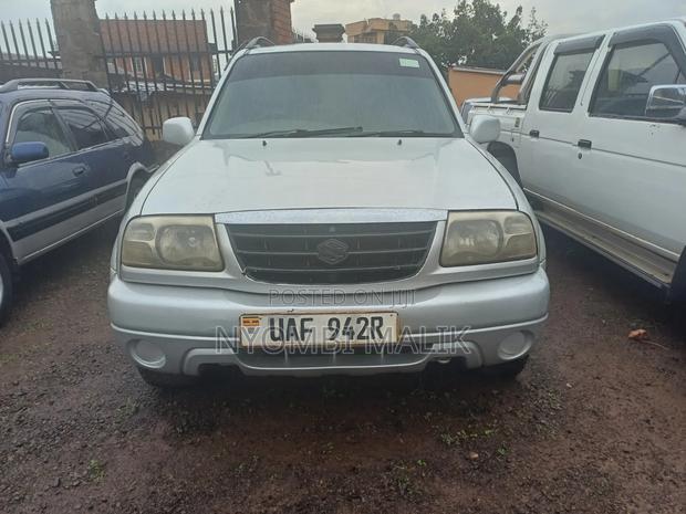 Suzuki Escudo 1996 Silver