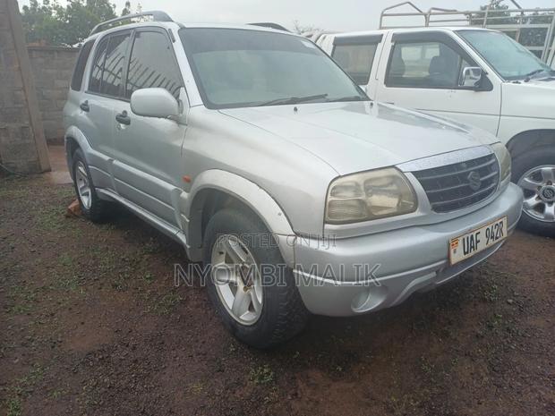 Suzuki Escudo 1996 Silver