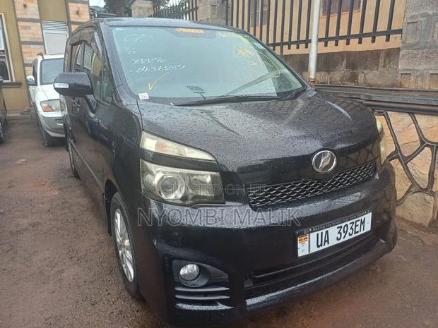Toyota Voxy 2014 Black