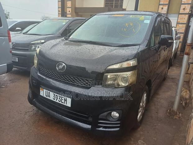 Toyota Voxy 2014 Black