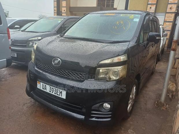 Toyota Voxy 2014 Black