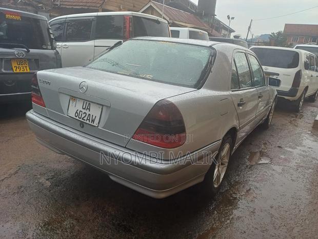 Mercedes-Benz C200 2002 Silver