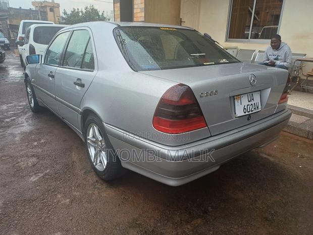 Mercedes-Benz C200 2002 Silver