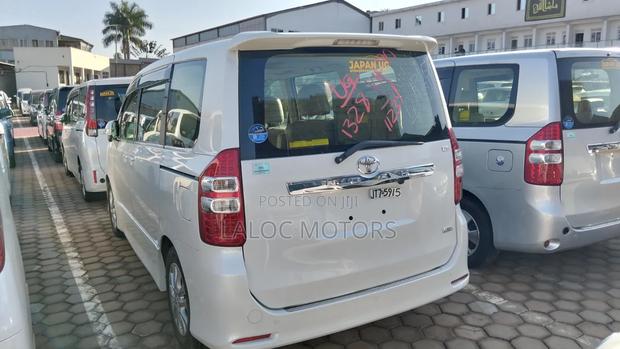 Toyota Noah 2013 White