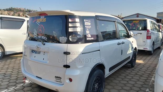 Toyota Sienta 2013 White