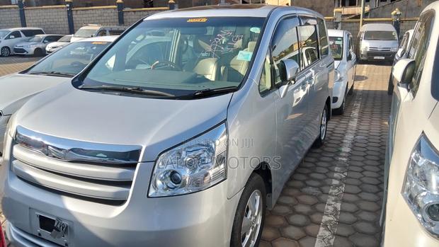 Toyota Noah 2013 Silver