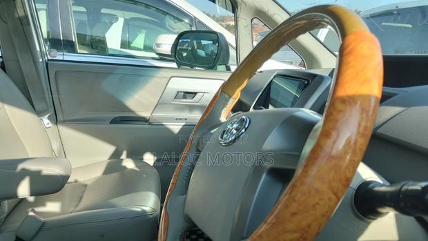 Toyota Noah 2013 Silver