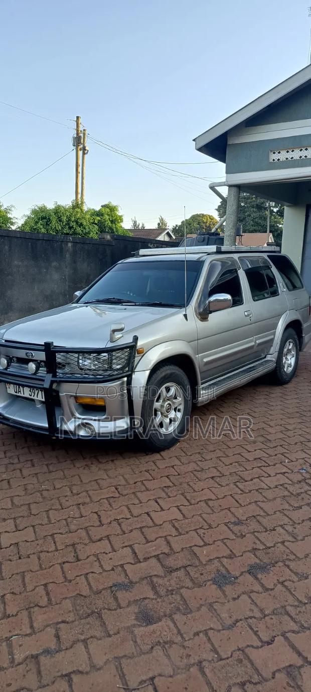 Nissan Terrano 1995 Silver