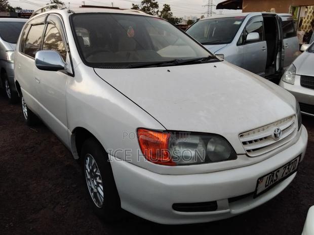Toyota Ipsum 2000 Pearl