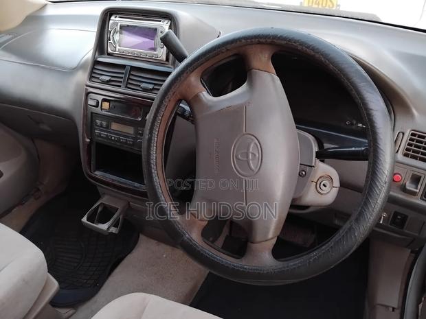 Toyota Ipsum 2000 Pearl