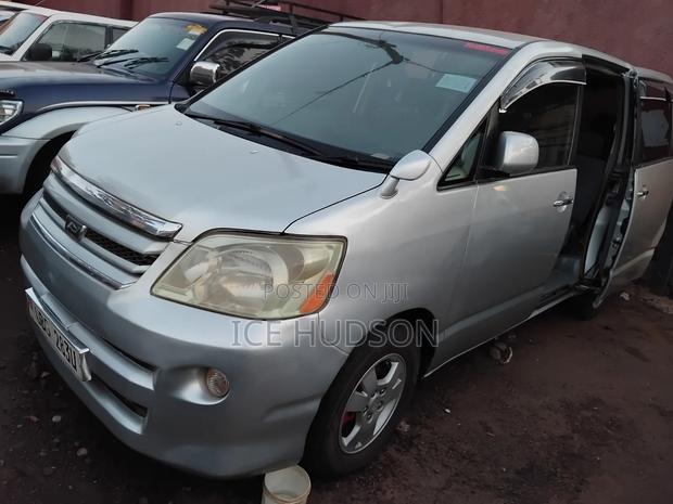 Toyota Noah 2006 Ivory