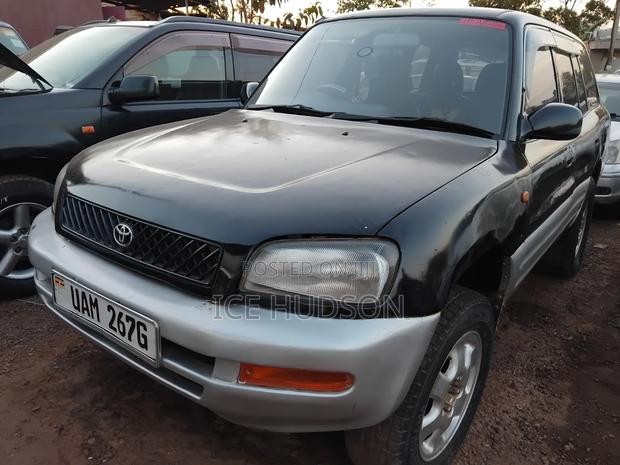 Toyota RAV4 1999 Black
